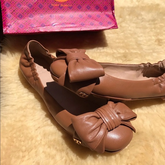 Tory Burch Shoes - Tory Burch🍁🍂Tan leather Flats sz 8.5